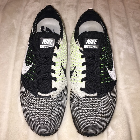 (Women’s 9) Unisex Nike Flyknit Racers - Picture 2 of 3